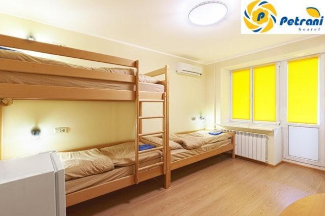 Petrani Hostel Kiev Bagian luar foto