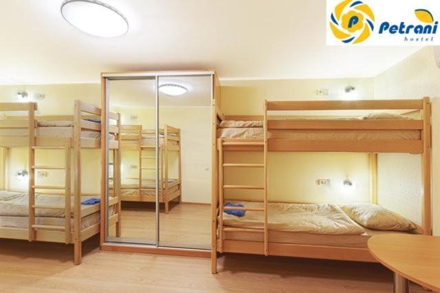Petrani Hostel Kiev Bagian luar foto