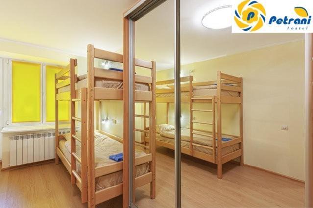 Petrani Hostel Kiev Bagian luar foto