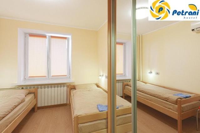Petrani Hostel Kiev Bagian luar foto