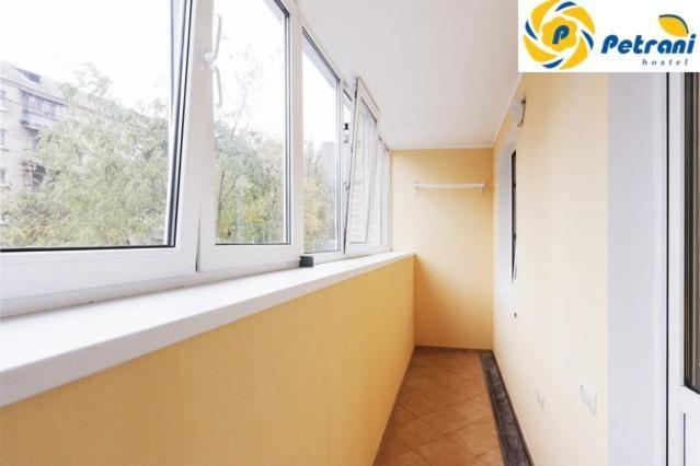 Petrani Hostel Kiev Bagian luar foto